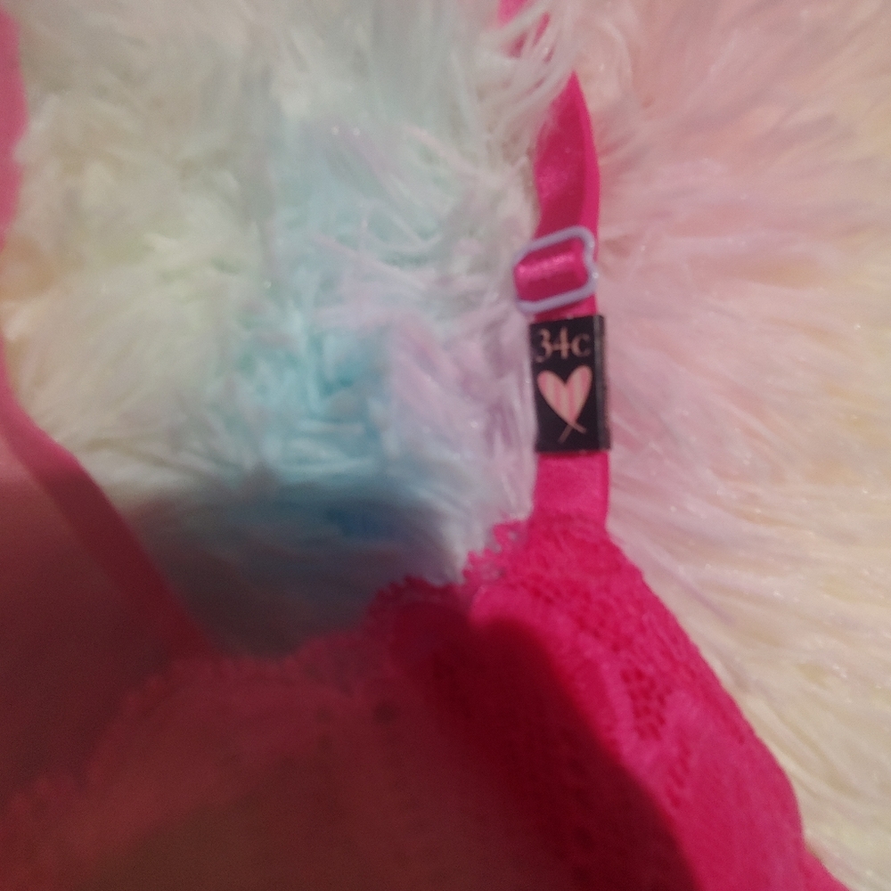 Victoria Secret - Picture 3 of 5